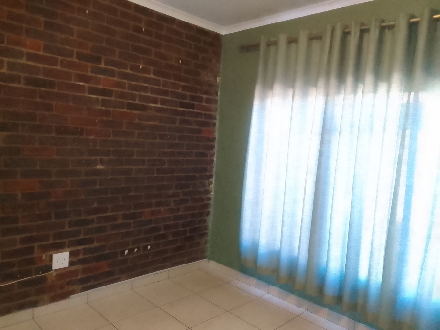 To Let 2 Bedroom Property for Rent in Lower Bo-dorp North West